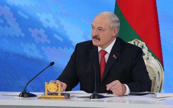 Lukaşenko səlahiyyətlərinin bir hissəsindən imtina etdi